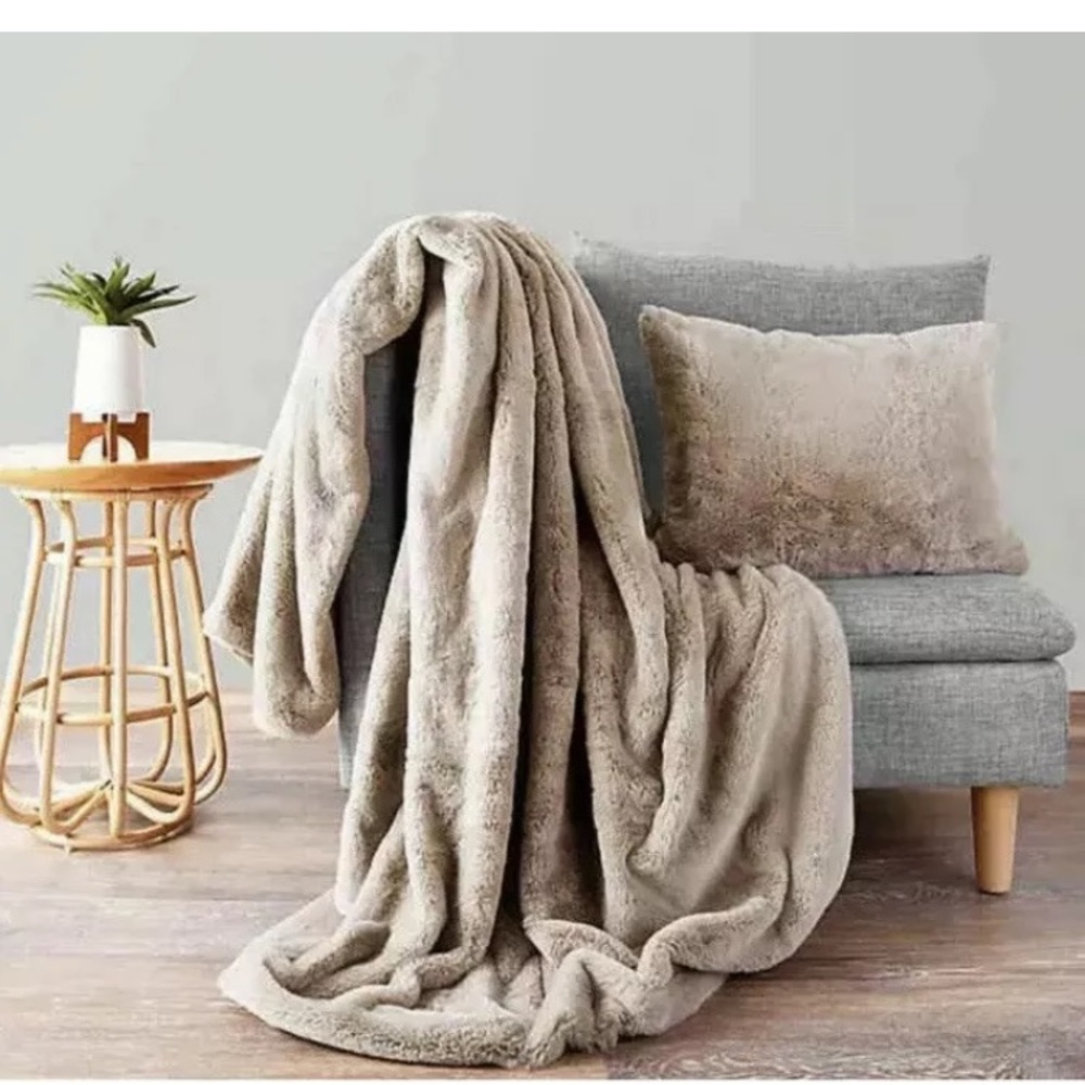 UGG Polar Throw and Pillow Set in Oatmeal. NEW